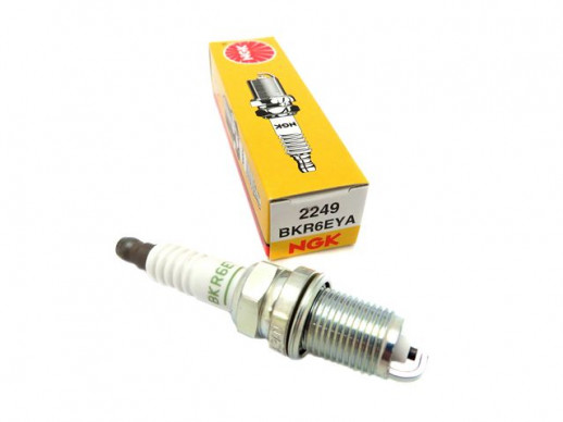Свеча зажигания BKR6EYA NGK (Япония) 2249/7868  
